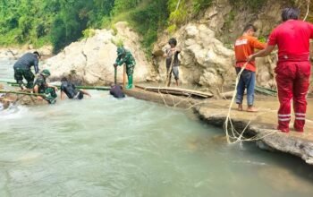 Babinsa Koramil 1403-03/Belopa Gelar Karya Bakti di Desa Bonelemo