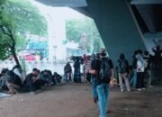 Demo ‘INDONESIA GELAP’ di Makassar Mahasiswa Mulai Datangi Flyover