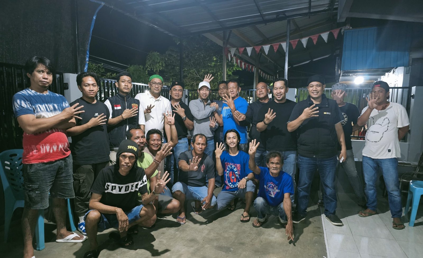 Komunitas Lavender 741, bersama Trisal Tahir.(Foto-Tim)