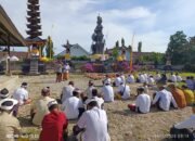 Peringati Galungan, Camat Tomoni Timur Ajak Warga Alam Buana Rawat Toleransi